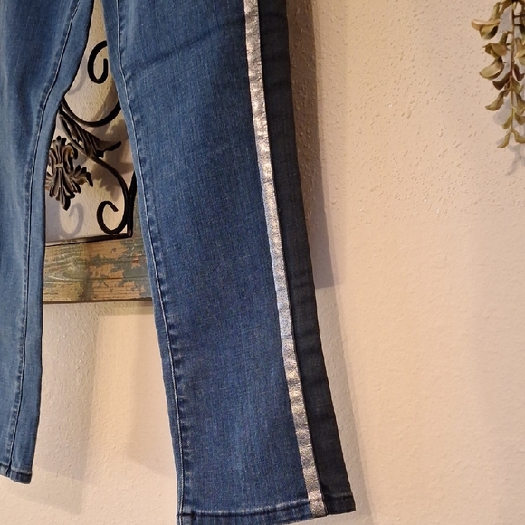 DKNY Ankle Jeans with Metallic& Blk Stripe. Excellent Condition NWOT Size 24 - Picture 12 of 17